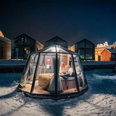 Aurorahut Glass Igloos Hotel en barco Ranua